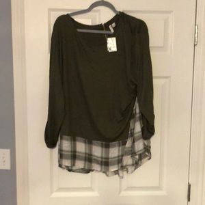 New with tags Cato olive long sleeve zip back top